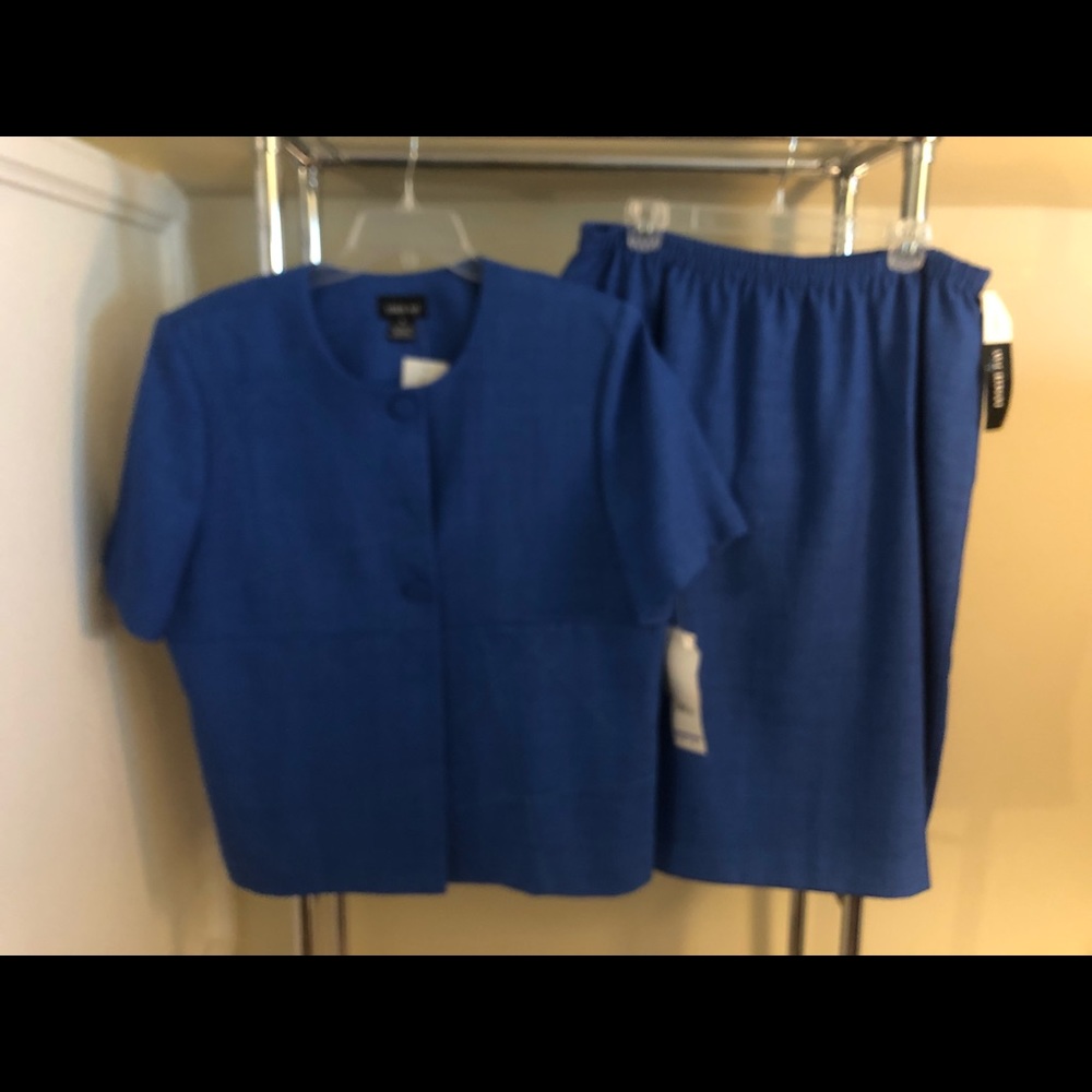 NWT blue matching blouse and skirt